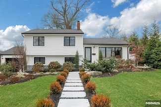 81 Pascack Ave, Emerson, NJ 07630