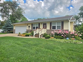207 Wilson Dr, Watseka, IL 60970