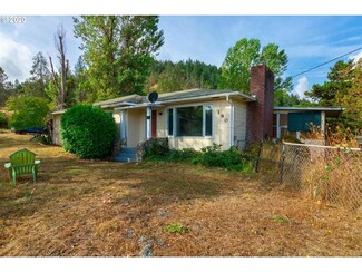 180 Carter Ave, Riddle, OR 97469
