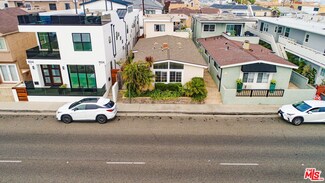 1028 W Balboa Blvd, Newport Beach, CA 92661