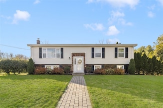 95 Amy Dr, Cranston, RI 02921