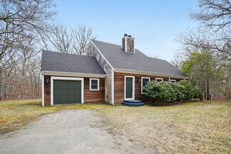 19 S Vine Ln, Vineyard Haven, MA 02568