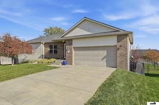 9508 Mortensen Ct, Lincoln, NE 68526