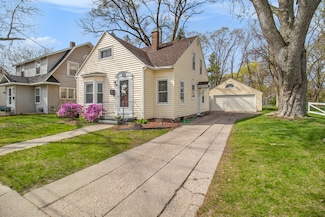 908 Ireland Ave, Muskegon, MI 49441