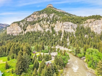 140 Luhn Ln, Gallatin Gateway, MT 59730