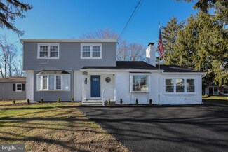 600 Fay Ann Dr, Blackwood, NJ 08012