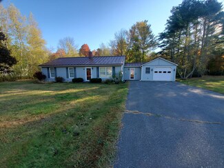 43 Mcardle St, Manchester, ME 04351