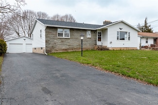 124 Bonnie Dr, Syracuse, NY 13209