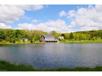 5593 Hudson Dr SW, Navarre, OH 44662