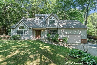 23 S 168th Ave, Holland, MI 49424