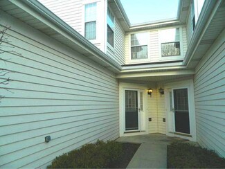 4406 W Quill Ln, Waukegan, IL 60085