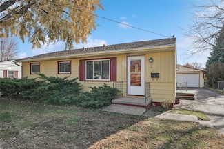 3416 Hillcrest Dr, Des Moines, IA 50310