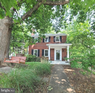 855 N Larrimore St, Arlington, VA 22205
