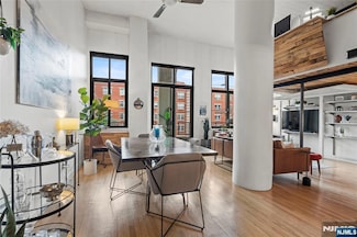 205 10th St Unit 307, Jersey City, NJ 07302
