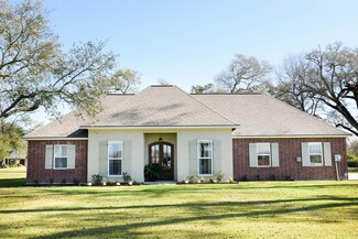7005 Amelia Dr, Jeanerette, LA 70544