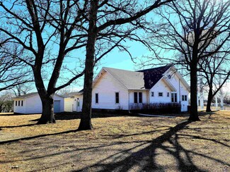 225 W 11th St, Lyndon, KS 66451