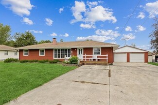 10142 S 34th Ave W, Colfax, IA 50054