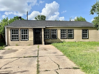 5311 Lyndhurst Dr, Houston, TX 77033