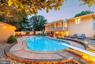 5 Strathmore Dr, Cherry Hill, NJ 08003