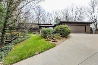 1367 Mockingbird Dr, Kent, OH 44240