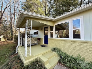 25 Sweet Clover Ln, Hendersonville, NC 28739