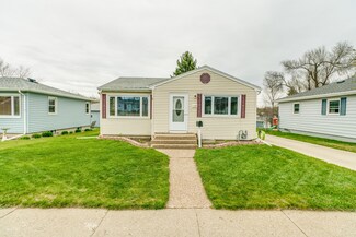 1325 N 15th St, Bismarck, ND 58501