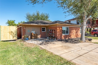 8010 Meadowbrook Dr, Hitchcock, TX 77563