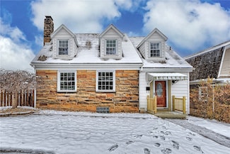 24 S 6th St, Youngwood, PA 15697