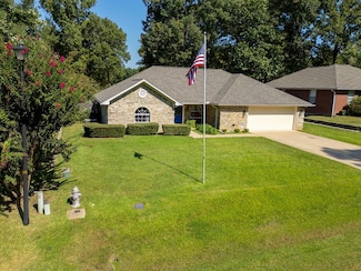 203 Harcrow Rd, Palestine, TX 75801
