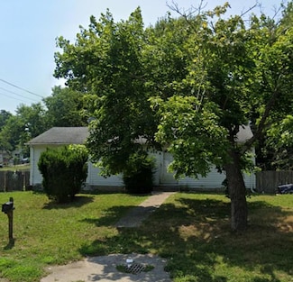609 Meade Ave, Bellport, NY 11713
