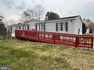 880 Royal Crest Dr, Martinsburg, WV 25401