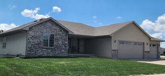 1415 Lake Shore Cir SE, Altoona, IA 50009