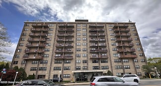 1000 Clove Rd Unit 8E, Staten Island, NY 10301