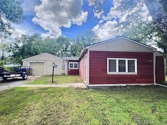 1049 N Main St, Andover, KS 67002