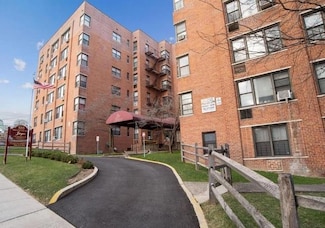 555 Bronx River Rd Unit 2K, Yonkers, NY 10704