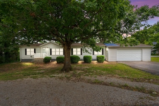 313 Laurel St, Hollister, MO 65672