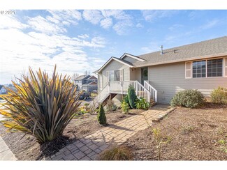 900 SW Tomahawk Place, Dundee, OR 97115