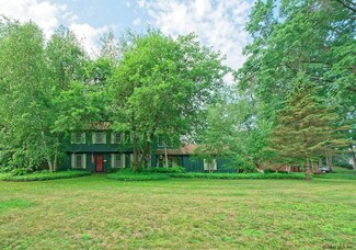 11 Saybrook Dr, Glenmont, NY 12077