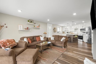 10401 Cedar Lake Rd Unit 319, Hopkins, MN 55305