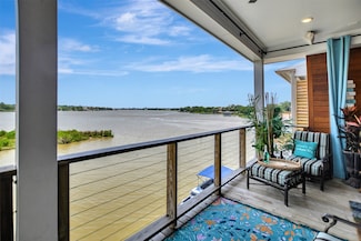 25 Cmdr Runco Ln, Taylor Lake Village, TX 77586