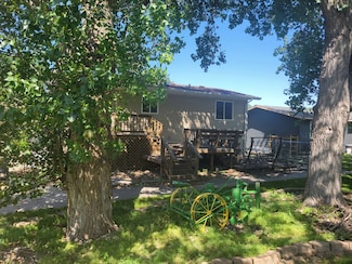 209 W 7th St, Redfield, SD 57469