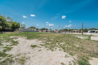 8017 White Settlement Rd, White Settlement, TX 76108