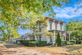 812 N Clinton St, Grand Ledge, MI 48837