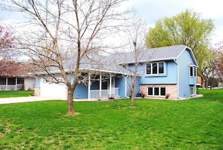 321 Pleasant Ridge Dr, Sauk Rapids, MN 56379