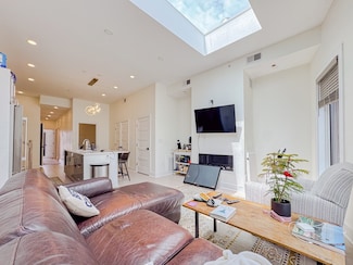 231 Maverick St Unit 7, Boston, MA 02128