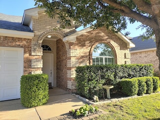 3908 Cedar Falls Dr, Fort Worth, TX 76244