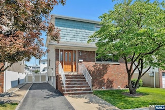 714 Tyler St, Lyndhurst, NJ 07071
