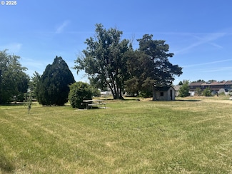 000 7th St, Hermiston, OR 97838