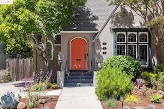 924 Trestle Glen Rd, Oakland, CA 94610