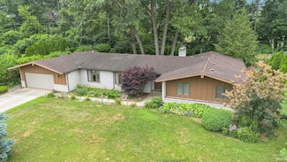 20700 S Gatehouse Dr, South Bend, IN 46637